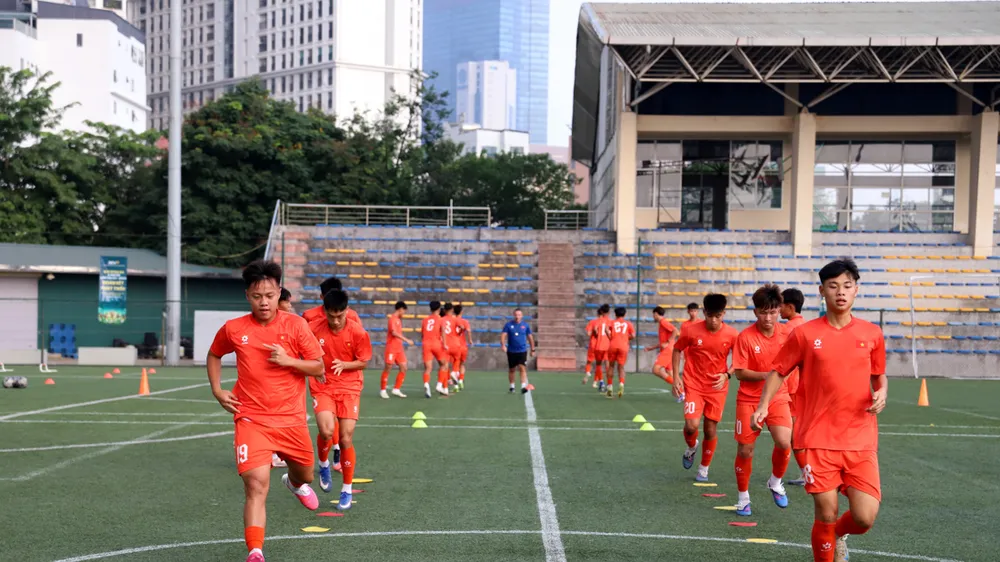 Các cầu thủ U15 Việt Nam tích cực tập luyện chuẩn bị cho FIFA U15 World Cup & Festival 2026.