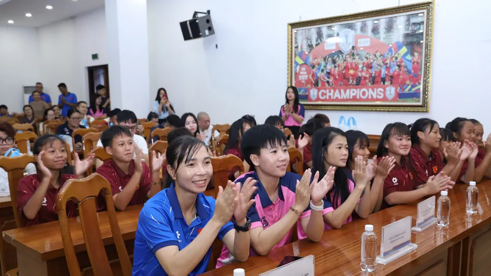 Chương trình thuộc dự án phát triển bóng đá nữ do UEFA và AFC hỗ trợ.