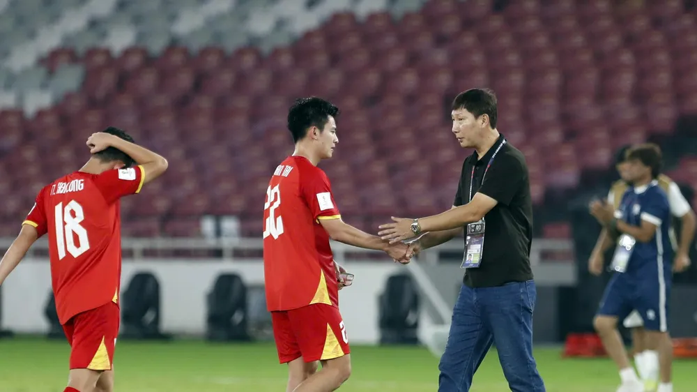 Nhiều thách thức chờ đón thầy trò HLV Kim Sang-sik ở Asian Cup 2027. Ảnh: ANH KHOA