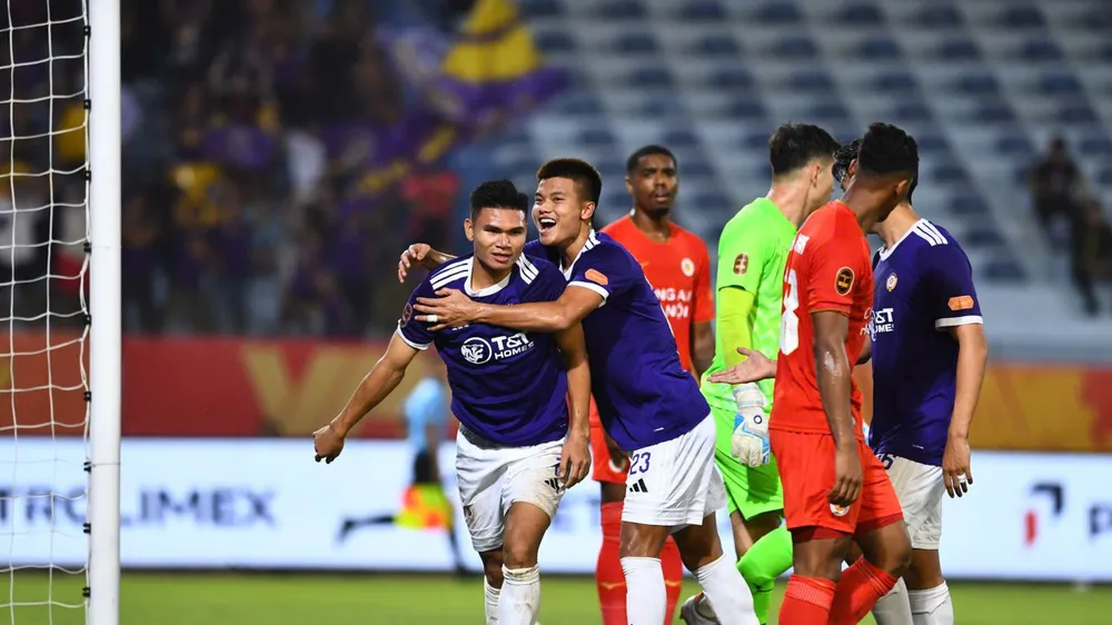 Xuân Mạnh, Văn Tùng lần lượt tỏa sáng đem 3 điểm về cho Hà Nội FC. Ảnh: HNFC