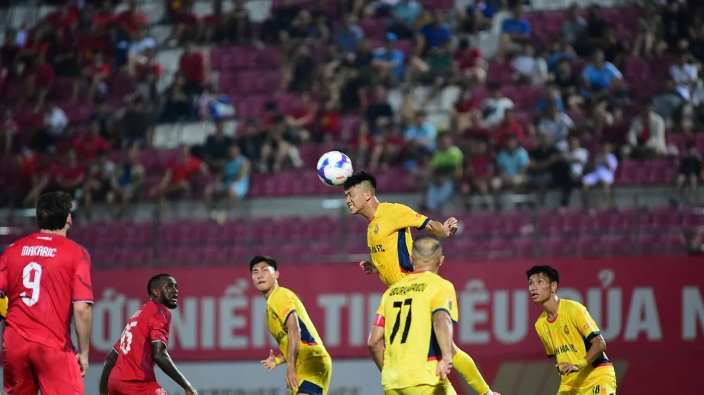 Thanh Hóa khó làm nên chuyện trong chuyến làm khách trên sân Hàng Đẫy trước CAHN vào tối 22-10. Ảnh: VPF