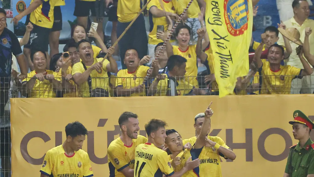 Thanh Hóa giành trận hòa như thắng trên sân Hàng Đẫy tối 22-10. Ảnh: MINH HOÀNG