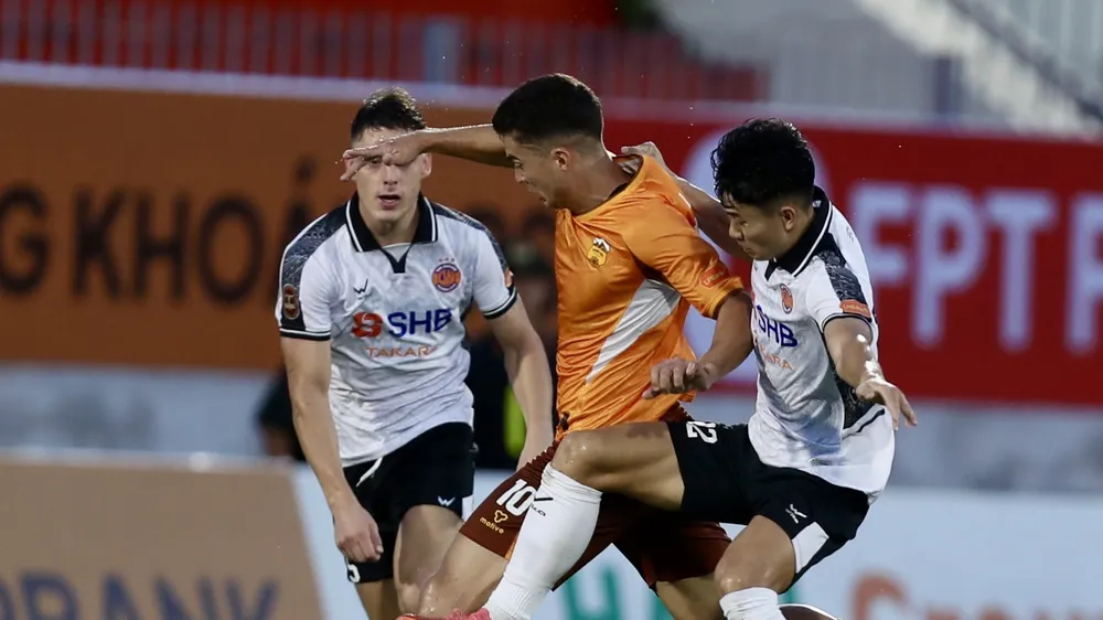 Hàng công HAGL bùng nổ trong trận thắng SHB Đà Nẵng 3-0. Ảnh: MINH TRẦN
