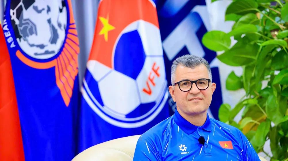 HLV trưởng Cristiano Roland, người tạo dấu ấn khi giúp U17 Việt Nam tham dự World Cup. Ảnh: VFF