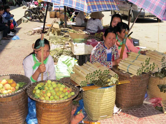 Những chiếc gùi nhấp nhô