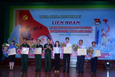 Liên hoan "Tuổi trẻ miền Đông tự hào tiến bước dưới cờ Đảng"