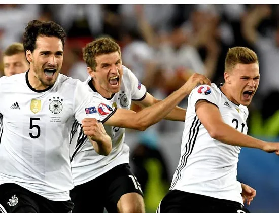 Mannschaft - Gã khổng lồ đứng dậy