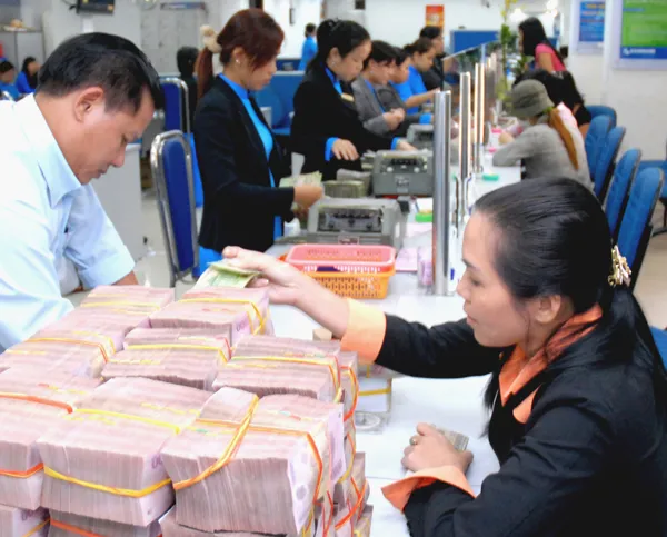 Nhiều ngân hàng thương mại giảm lãi suất huy động VND 0,1%-0,3%