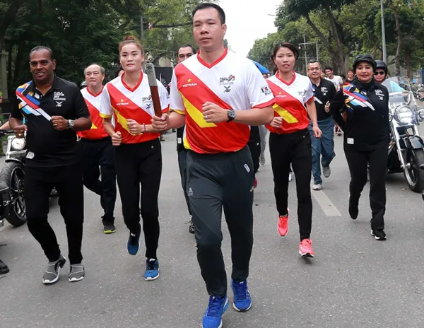 Đông đảo VĐV Việt Nam chạy hưởng ứng SEA Games 2017