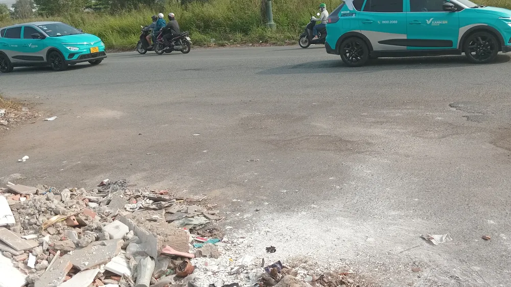 Sau khi Báo SGGP lên tiếng, thêm một bãi rác tự phát được xử lý