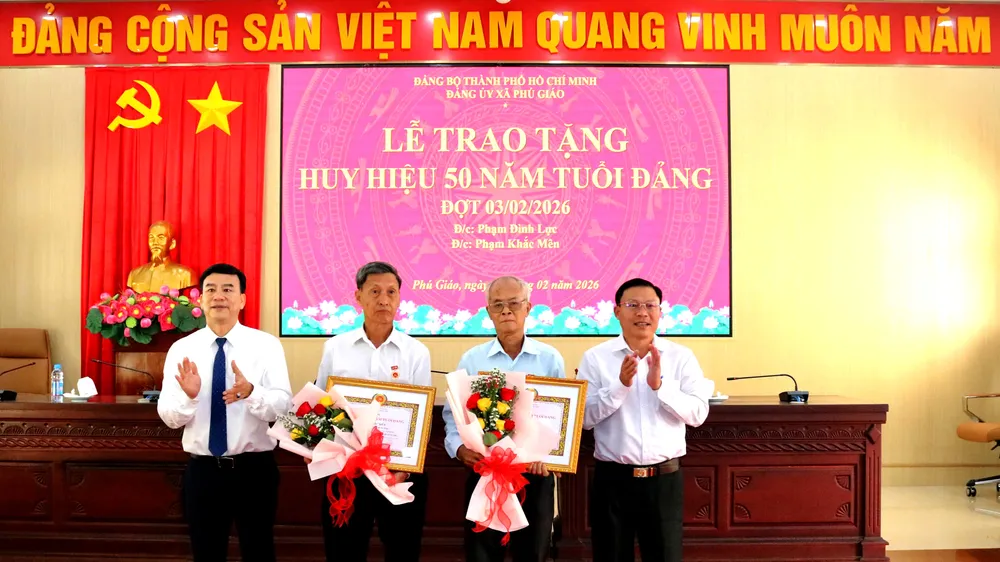 Xã Phú Giáo: Họp mặt kỷ niệm 96 năm Ngày thành lập Đảng 3-2