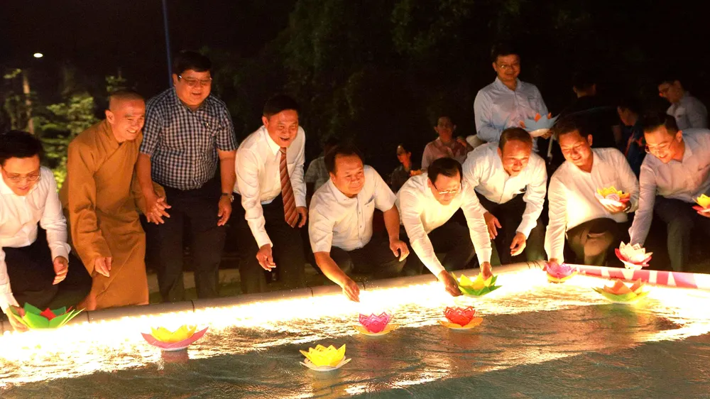 Phường Bình Dương: Đêm hội hoa đăng, ước vọng về một năm mới an lành 