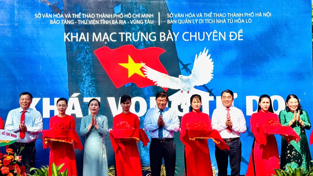 Khai mạc Trưng bày chuyên đề "Khát vọng tự do".
