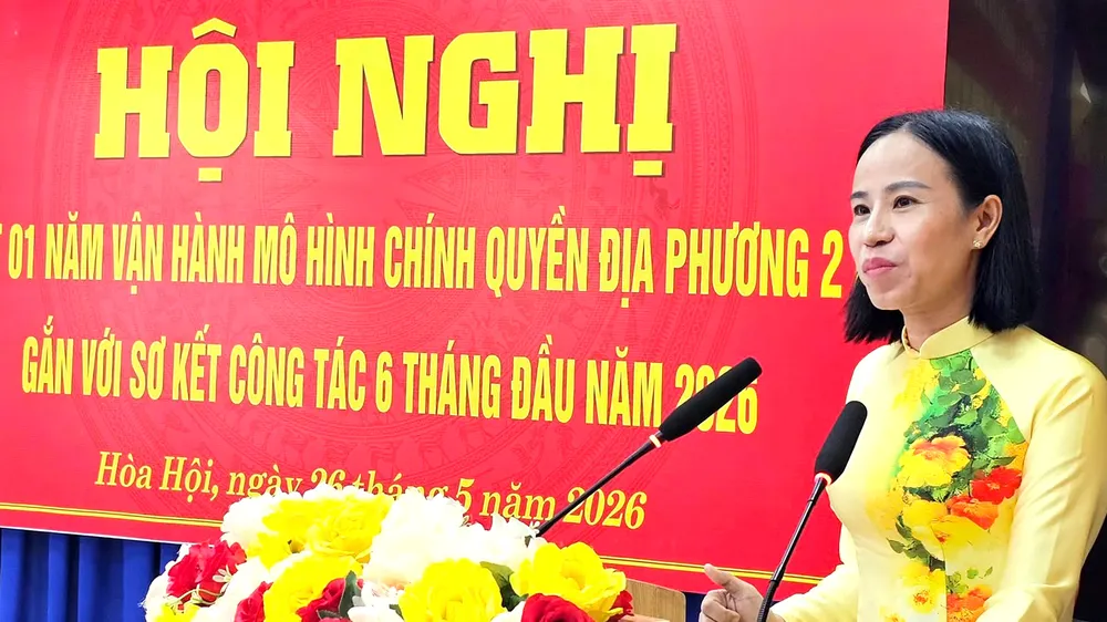 Đồng chí Võ Ngọc Thanh Trúc - Ủy viên Ban Thường vụ Thành ủy, Phó Trưởng đoàn chuyên trách ĐBQH TPHCM phát biểu tại hội nghị sơ kết ở xã Hòa Hội