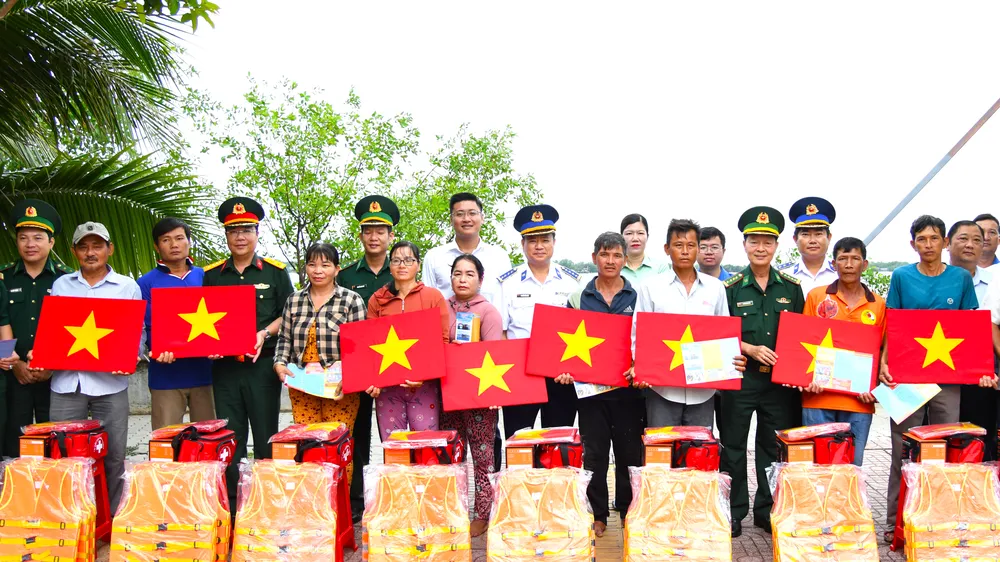 Hơn 200 ngư dân xã An Thới Đông cam kết không vi phạm IUU