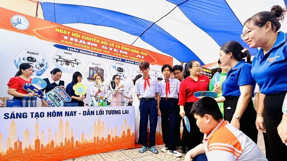 Nhiều hoạt động hấp dẫn trong Ngày hội Chuyển đổi số của xã Bình Hưng 