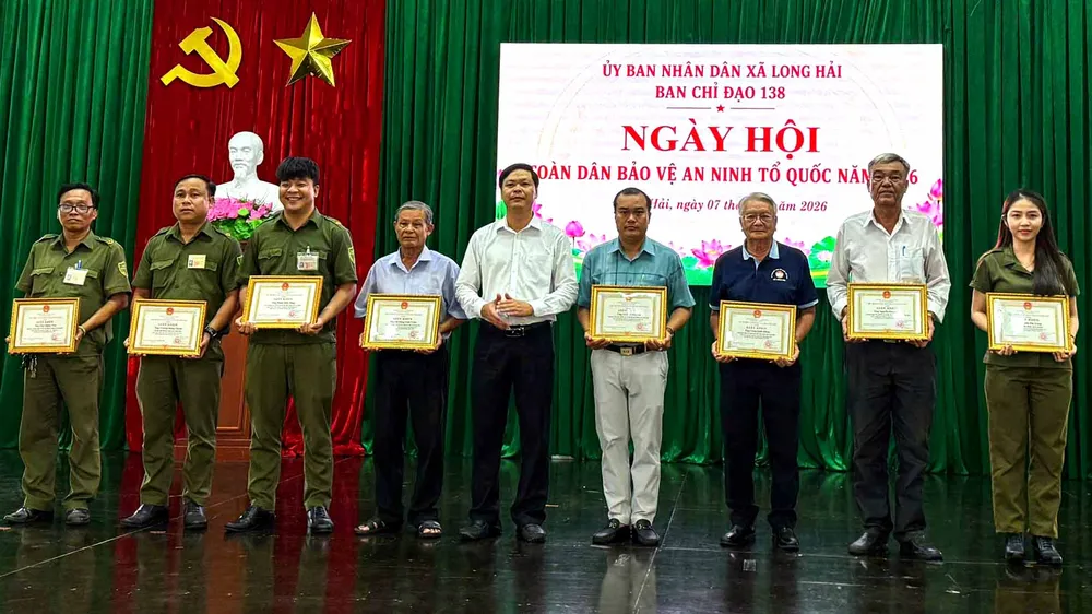 Khen thưởng các tập thể và cá nhân có thành tích xuất sắc phong trào Toàn dân bảo vệ an ninh Tổ quốc