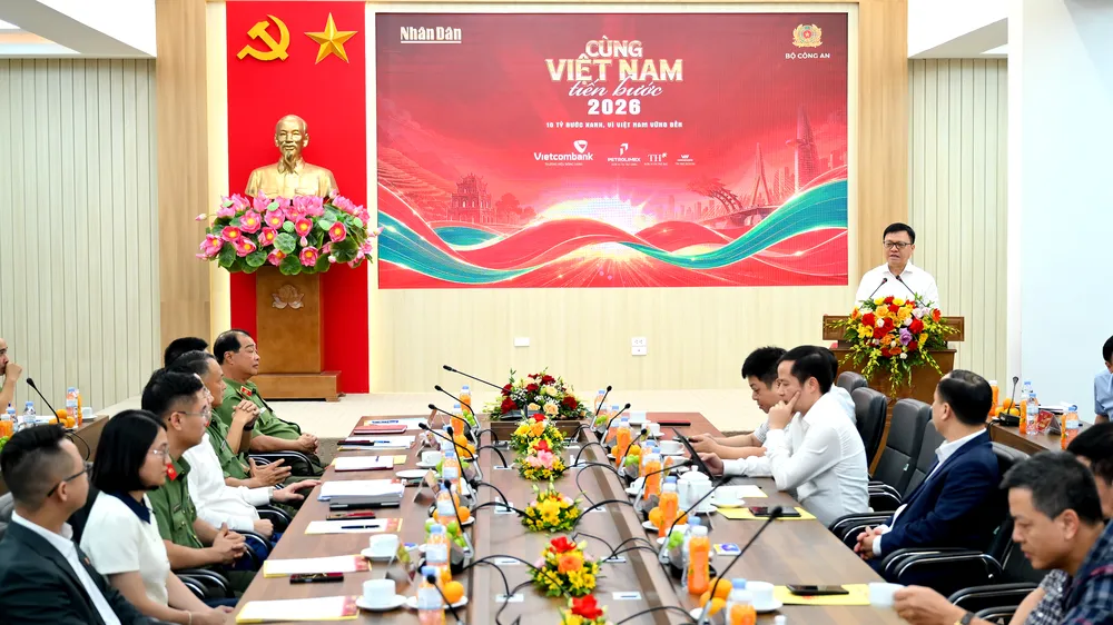 Họp báo chia sẻ thông tin về chương trình “Cùng Việt Nam tiến bước” năm 2026. Ảnh: BÁO NHÂN DÂN