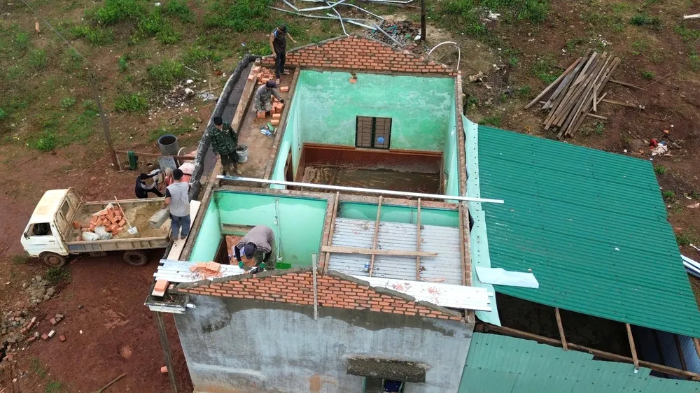 Gia Lai, Quảng Ngãi: Sửa chữa 44 căn nhà bị tốc mái vì dông lốc 