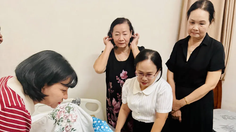 Thăm hỏi, tri ân Nhà thơ Lê Giang và Nghệ nhân ưu tú Cao Thị Thắng