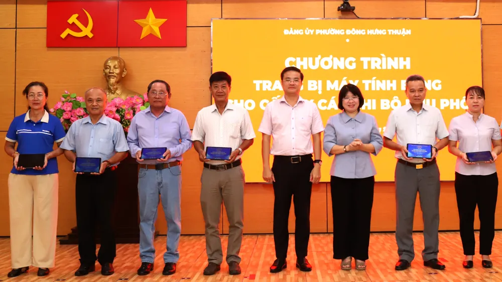 Phường Đông Hưng Thuận tập huấn nghiệp vụ công tác Đảng cho cán bộ khu phố