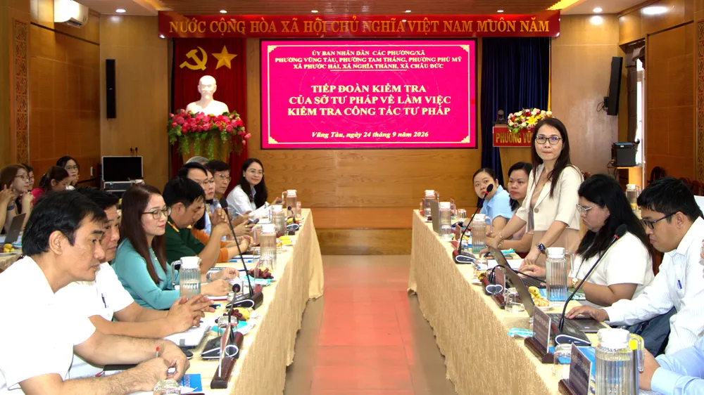 Đoàn kiểm tra của Sở Tư pháp TPHCM làm việc các các phường, xã.