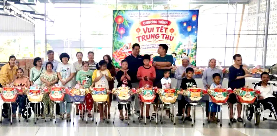 Chung tay chăm lo cho học sinh khó khăn, người già neo đơn