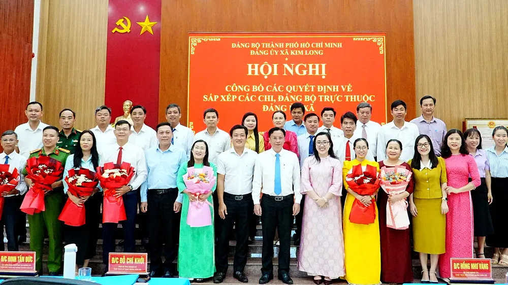 Xã Kim Long sắp xếp, kiện toàn các chi bộ, đảng bộ trực thuộc