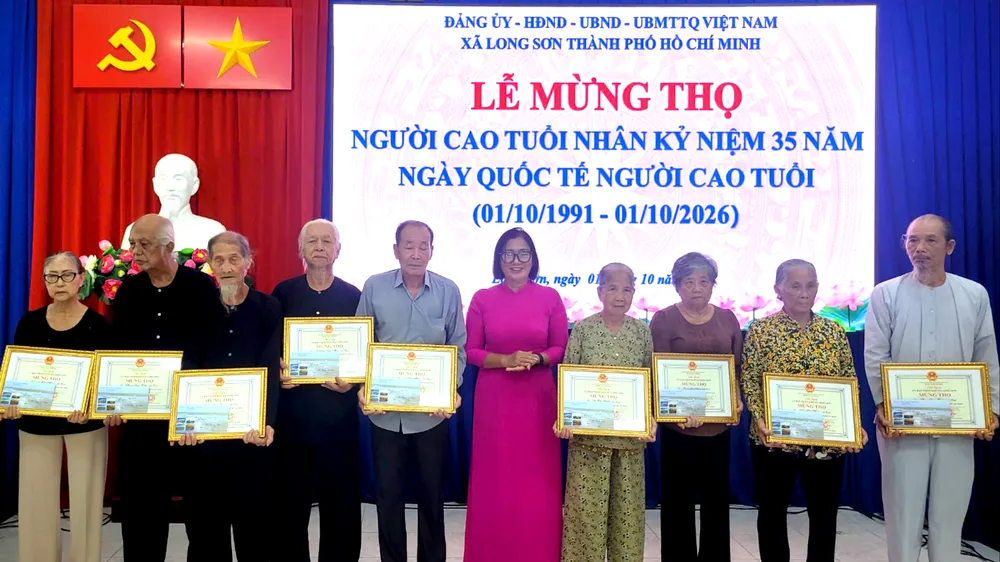 Đảng ủy - HĐND - UBND - Ủy ban MTTQ Việt Nam xã Long Sơn tổ chức Lễ chúc thọ, mừng thọ người cao tuổi trên địa bàn.