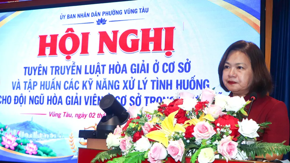 Bà Trần Thị Bích Vân, Phó Chủ tịch UBND phường Vũng Tàu phát biểu tại hội nghị. Ảnh: THÀNH HUY