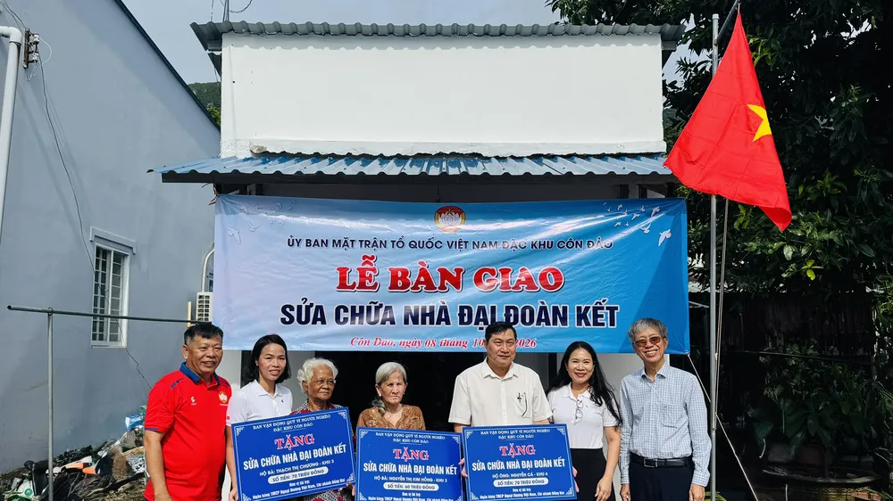 Lễ trao kinh phí bàn giao công trình sữa chữa nhà cho 3 hộ có hoàn cảnh khó khăn