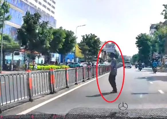 Nhiều trường hợp đi bộ bị tai nạn vì qua đường sai