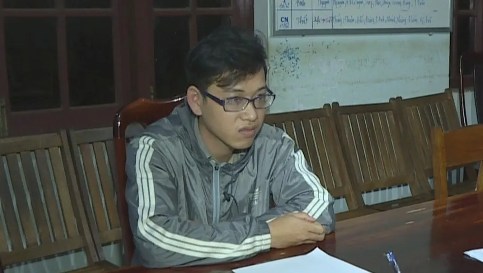 Tạm giữ đối tượng khống chế, dâm ô nữ sinh trong nhà vệ sinh