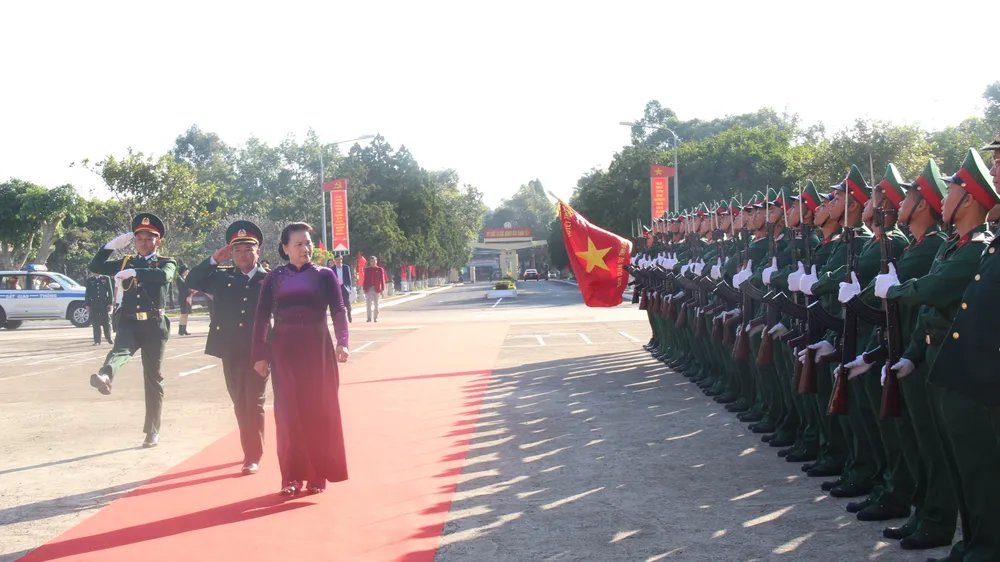 Chủ tịch Quốc hội thăm, chúc tết cán bộ, chiến sĩ Bộ Chỉ huy Quân sự tỉnh Đắk Lắk