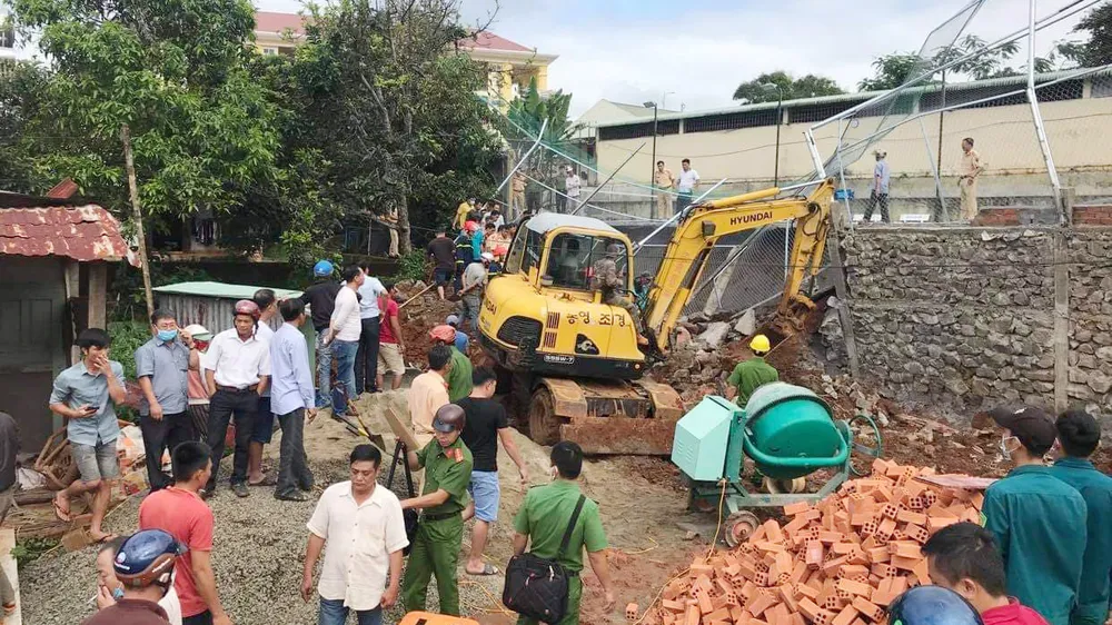 Đắk Nông: Sập bờ kè của Phòng CSGT một công nhân tử vong