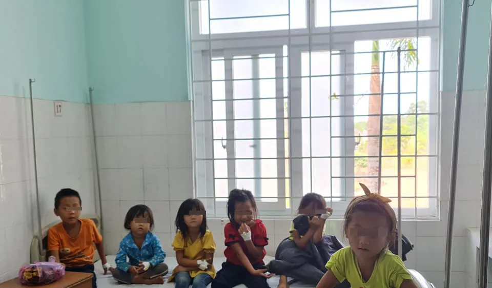Hơn 100 người nghi ngộ độc sau khi dự tiệc cưới