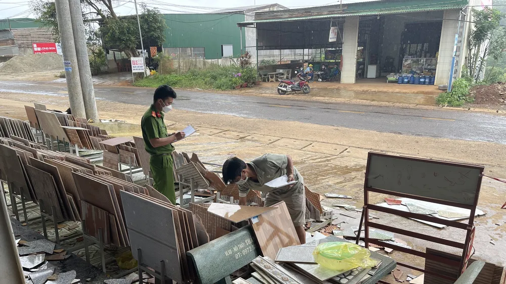 Triệu tập nhiều đối tượng đánh, đập phá tài sản của người dân ở Đắk Nông