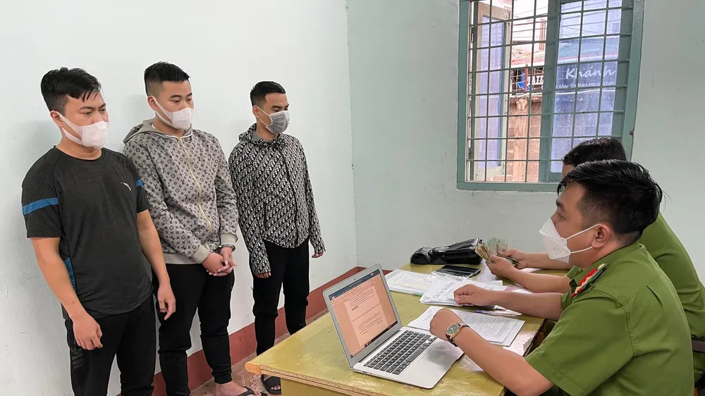 Bắt nhóm đối tượng hoạt động tín dụng đen với lãi suất lên đến 405%/năm