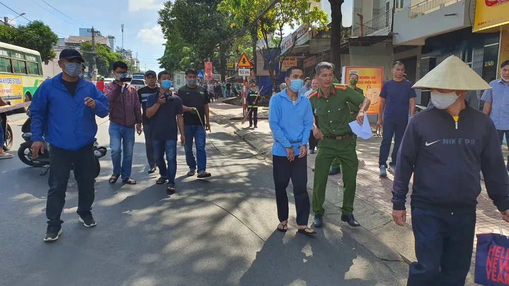 Thực nghiệm hiện trường vụ tấn công, hiếp dâm cụ bà 68 tuổi nhặt ve chai