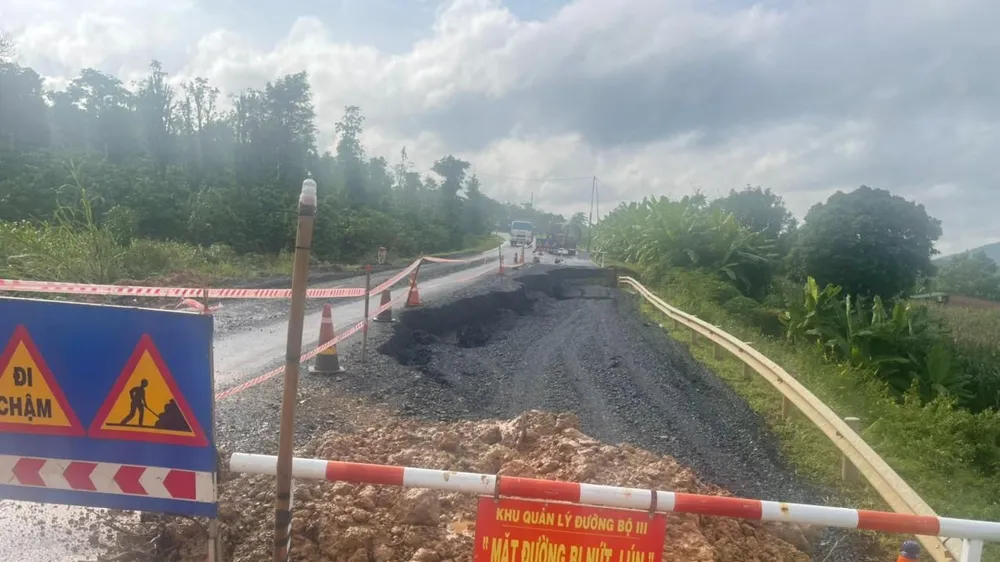 Đắk Lắk: Đường tránh trung tâm thị trấn Ea Drăng bị sụt lún nghiêm trọng
