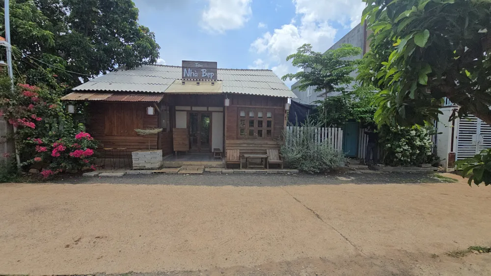 Sập sàn bê tông quán cà phê, một phụ nữ tử vong