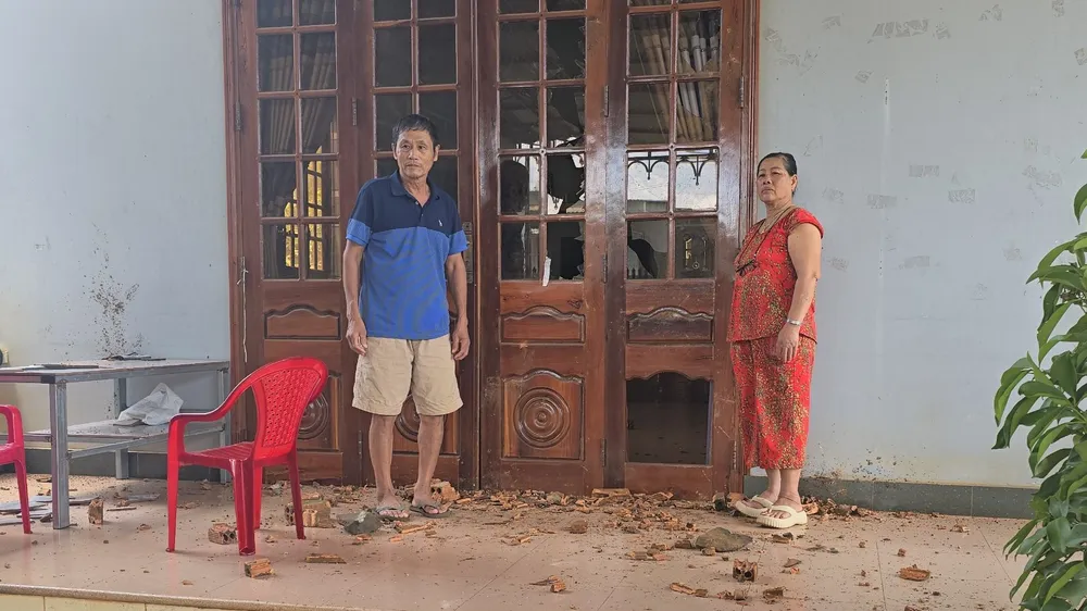 Nhóm côn đồ dùng "mưa đá" uy hiếp người dân trong đêm