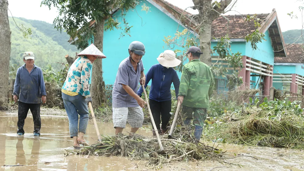 Đắk Lắk: Chung tay khắc phục sau bão, sớm đưa học sinh trở lại trường