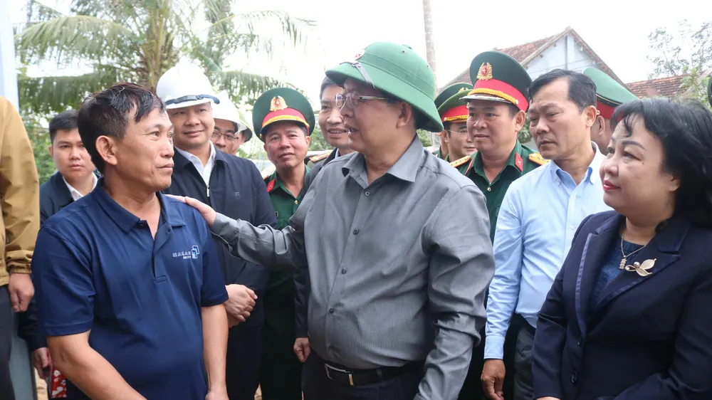 Phó Thủ tướng Hồ Quốc Dũng thăm người dân bị ảnh hưởng mưa lũ ở Đắk Lắk