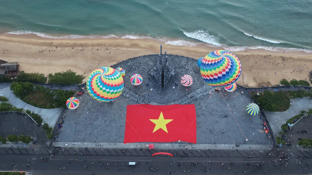 Rực rỡ ngày hội khinh khí cầu ở Đắk Lắk