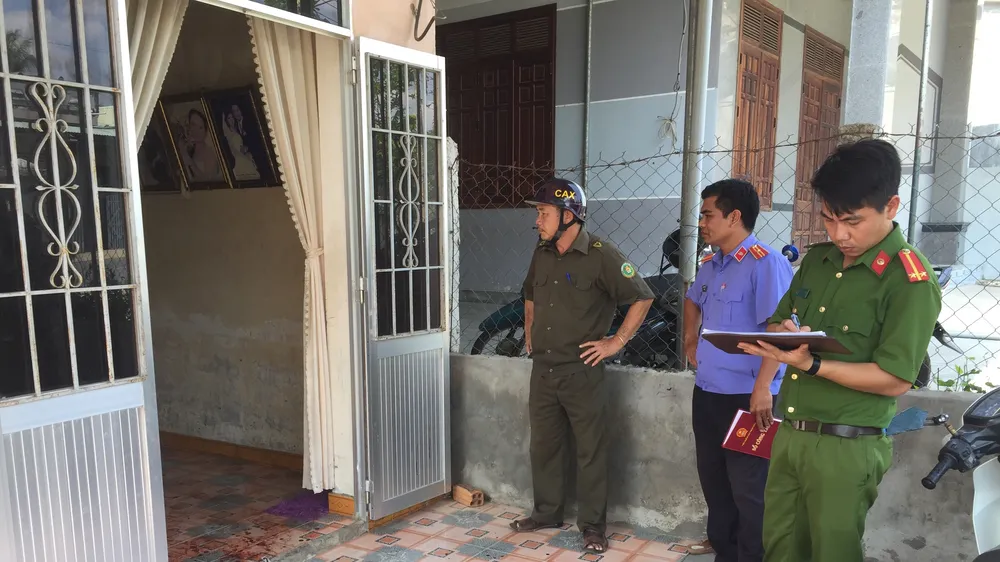 Chồng đâm chết vợ bằng 10 nhát dao