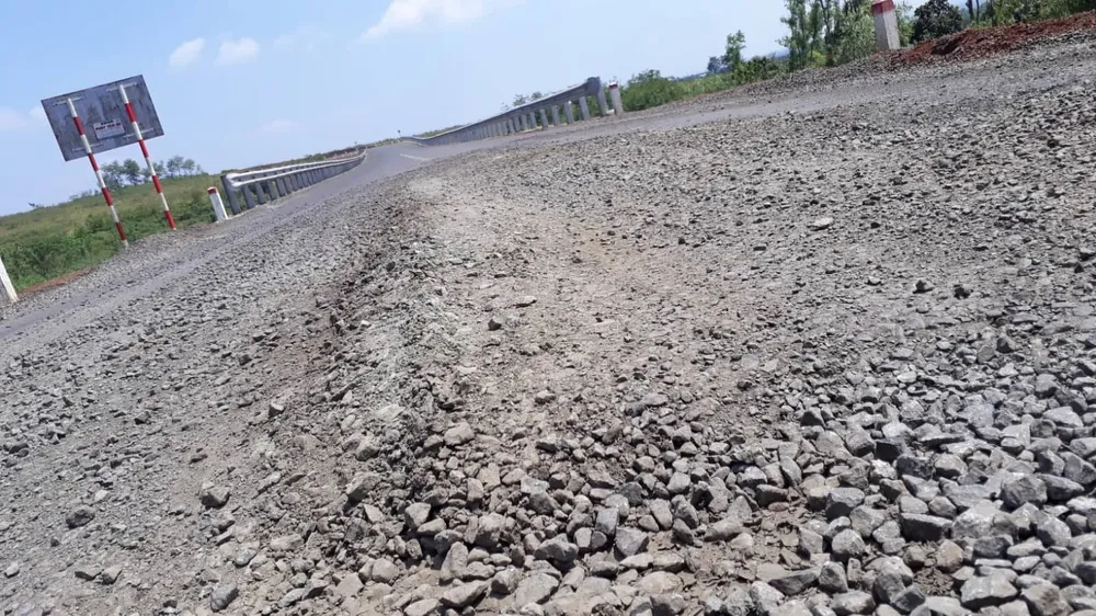 UBND tỉnh Gia Lai chỉ đạo kiểm tra con đường gần trăm tỷ “nát bét“