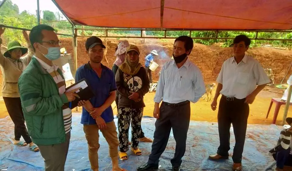 Trượt chân xuống hồ tưới cà phê, 2 anh em họ chết đuối thương tâm