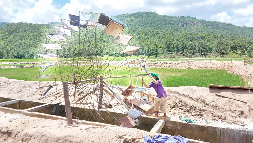 Ruộng đồng khô khát bên công trình thủy lợi trăm tỷ chưa bàn giao đã nát