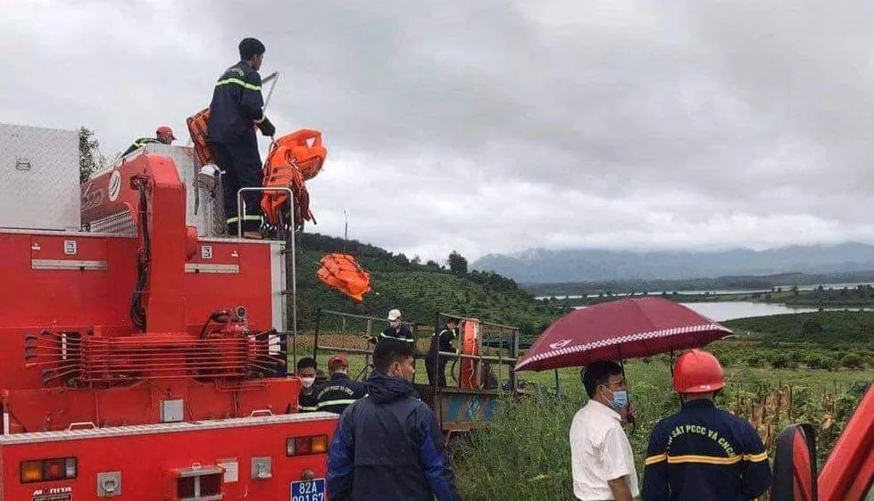 Tìm thấy thi thể 2 nạn nhân mất tích do lật thuyền ở lòng hồ thủy điện